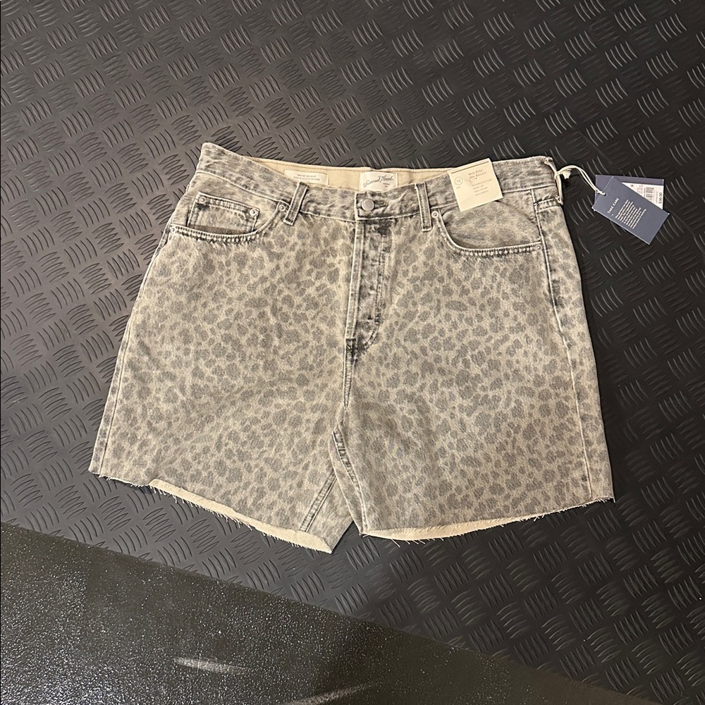 Universal Thread Gray Animal Print Shorts